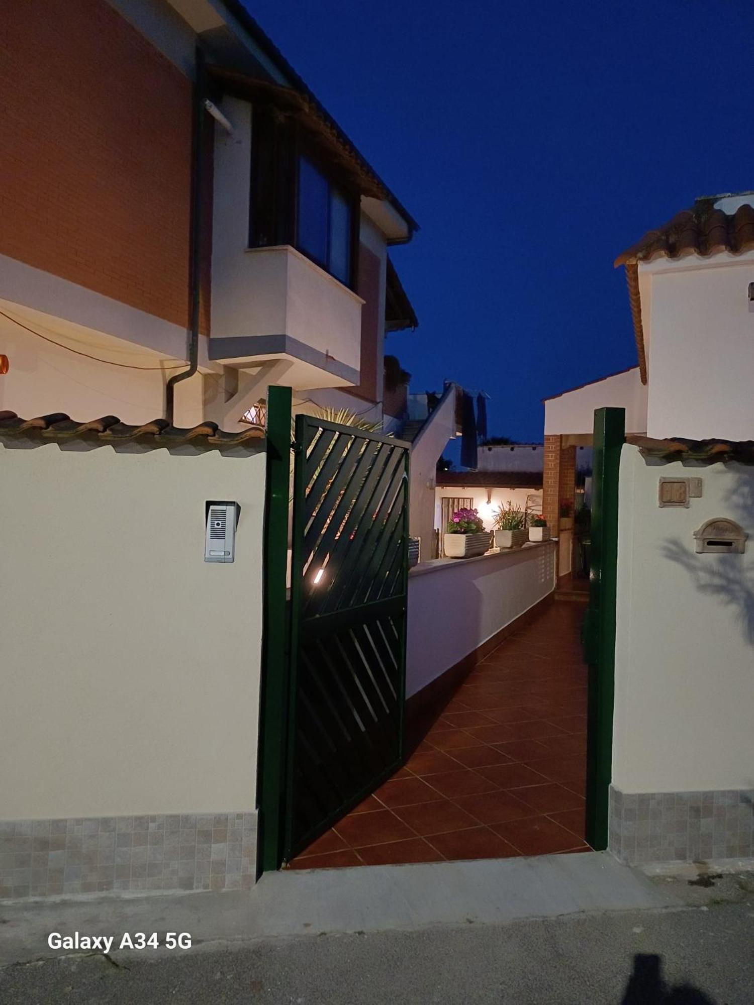 Civico18 Apartment Fiumicino Luaran gambar